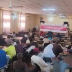 session de 𝐟𝐨𝐫𝐦𝐚𝐭𝐢𝐨𝐧 𝐝𝐞𝐬 𝐟𝐨𝐫𝐦𝐚𝐭𝐞𝐮𝐫𝐬 est organisée dans le cadre du Projet d’Appui à la Continuité Éducative pour les enfants scolarisés dans les localités confrontées aux défis sécuritaires au Niger. Cette initiative contribue à renforcer les compétences d’un groupe de formateurs appelés à accompagner, à leur tour, les enseignants et autres acteurs éducatifs sur des thématiques essentielles à la prise en charge des enfants, notamment : 𝐒𝐚𝐧𝐭𝐞́ 𝐦𝐞𝐧𝐭𝐚𝐥𝐞 𝐞𝐭 𝐬𝐨𝐮𝐭𝐢𝐞𝐧 𝐩𝐬𝐲𝐜𝐡𝐨𝐬𝐨𝐜𝐢𝐚𝐥 (𝐒𝐌𝐒𝐏𝐒) 𝐀𝐩𝐩𝐫𝐞𝐧𝐭𝐢𝐬𝐬𝐚𝐠𝐞 𝐬𝐨𝐜𝐢𝐨-𝐞́𝐦𝐨𝐭𝐢𝐨𝐧𝐧𝐞𝐥 (𝐒𝐄𝐋) 𝐏𝐫𝐨𝐭𝐞𝐜𝐭𝐢𝐨𝐧 𝐝𝐞 𝐥'𝐞𝐧𝐟𝐚𝐧𝐭 𝐒𝐚𝐮𝐯𝐞𝐠𝐚𝐫𝐝𝐞